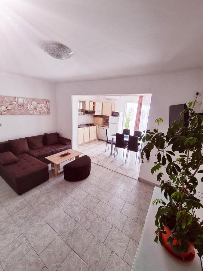 Apartments Nada Krk Town Bagian luar foto