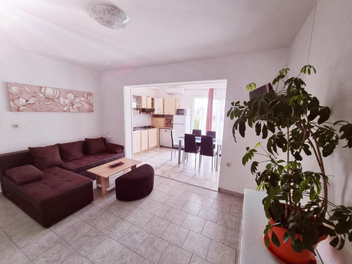 Apartments Nada Krk Town Bagian luar foto